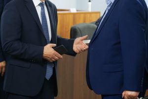 Rozmowa między politykami